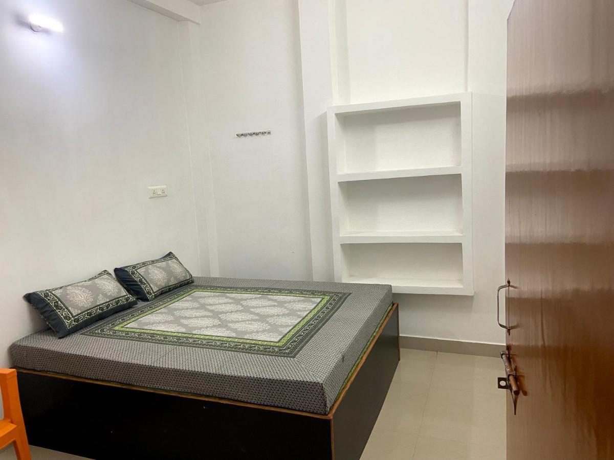 Garuda Guest House Varanasi Bagian luar foto