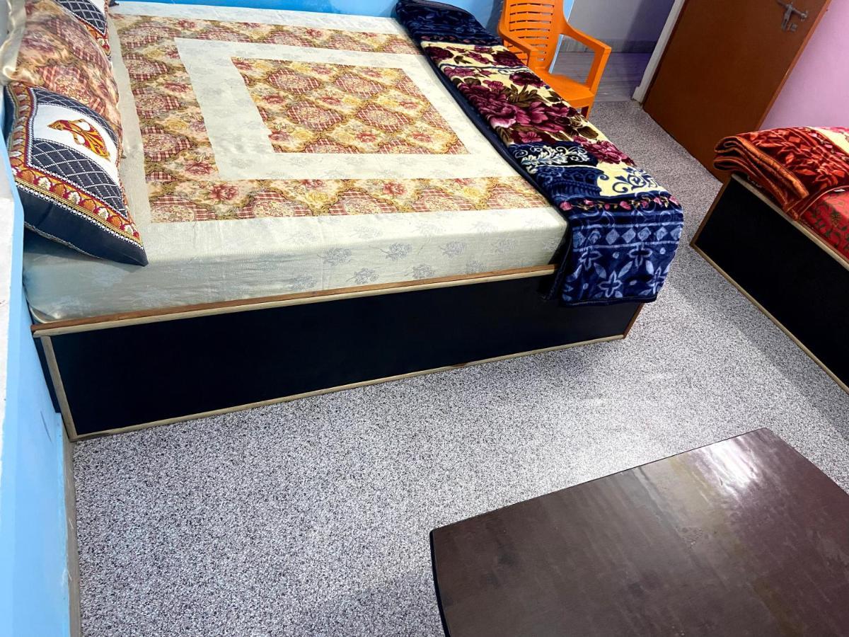 Garuda Guest House Varanasi Bagian luar foto