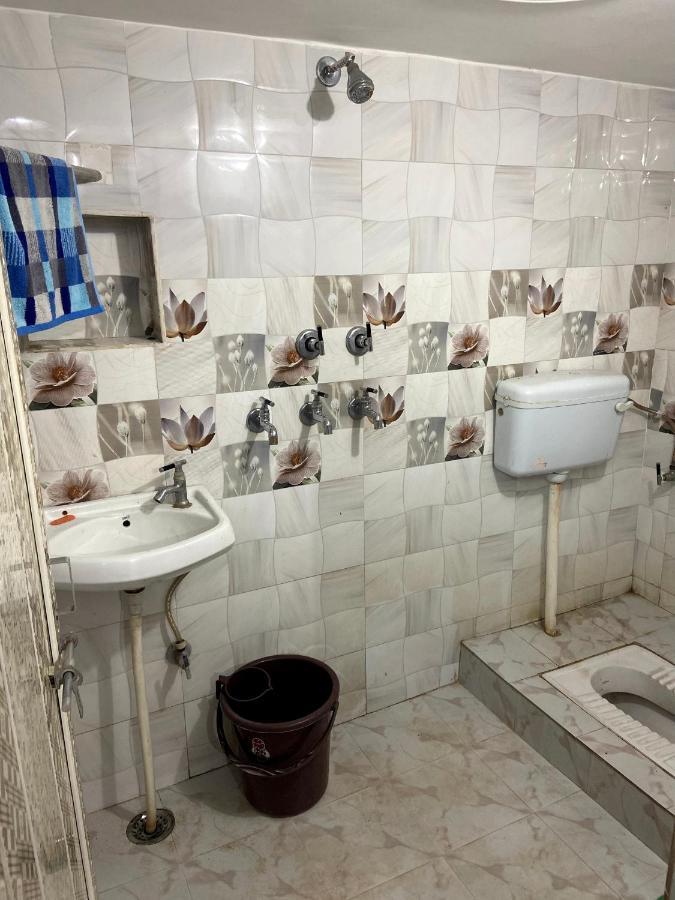 Garuda Guest House Varanasi Bagian luar foto