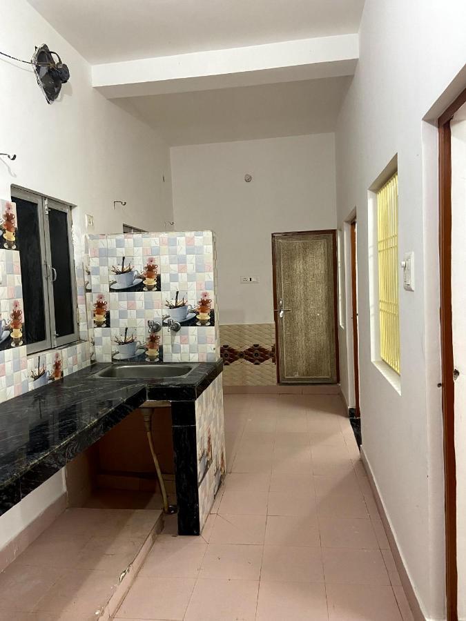 Garuda Guest House Varanasi Bagian luar foto
