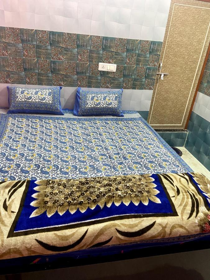 Garuda Guest House Varanasi Bagian luar foto
