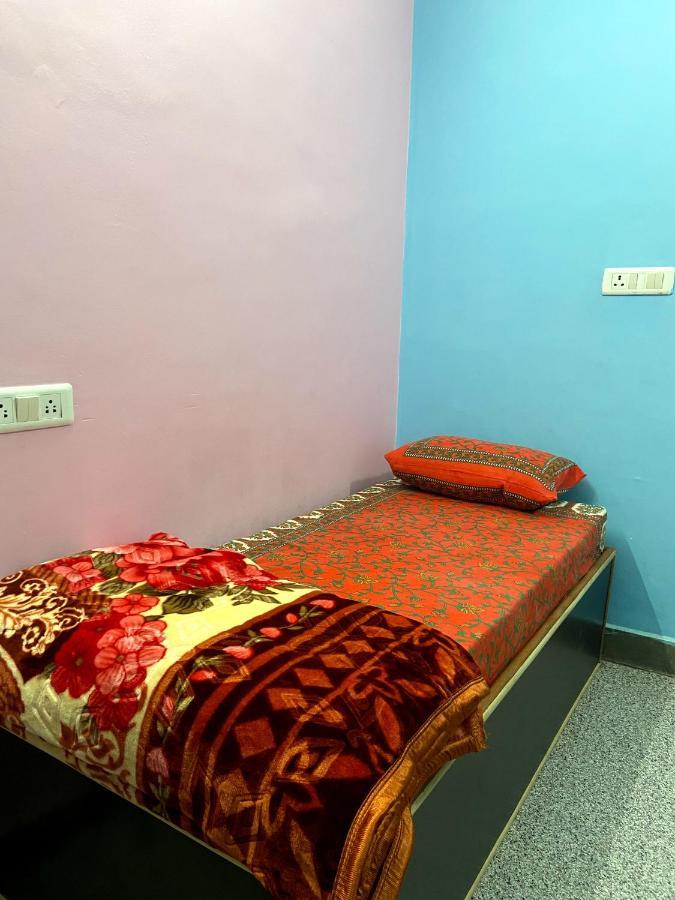 Garuda Guest House Varanasi Bagian luar foto