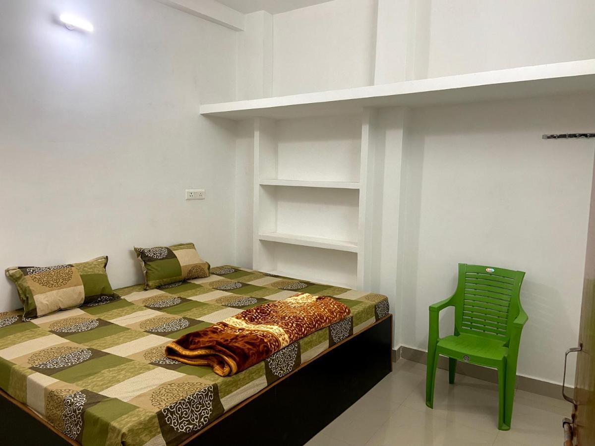 Garuda Guest House Varanasi Bagian luar foto